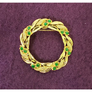 Vintage Signed Gerry's Round Gold Tone Emerald Green Rhinestone Brooch Pin